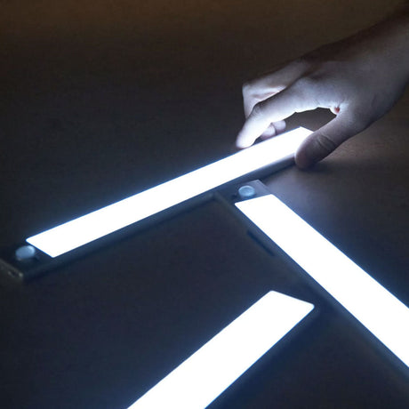 Luce LED notturna con sensore movimento adesiva